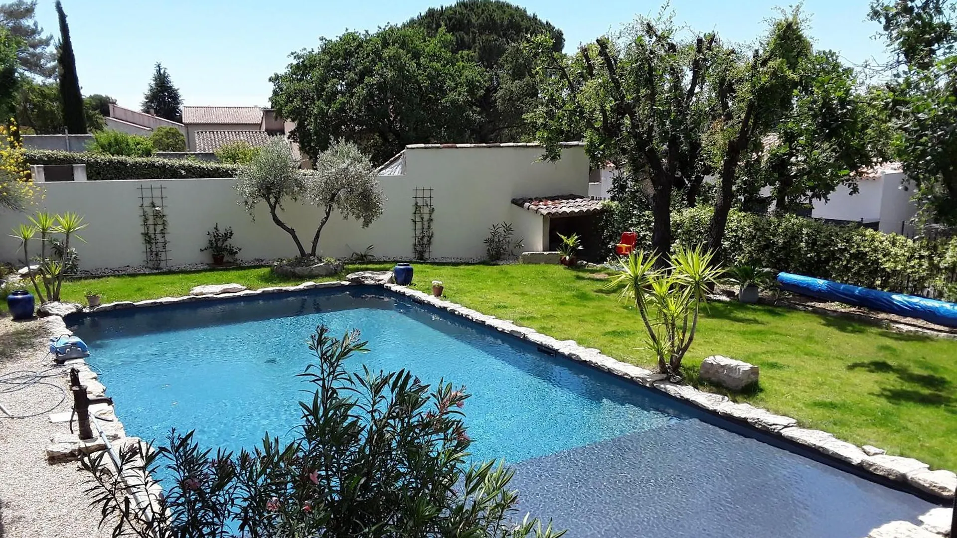 Holiday home Charming Provencal Mas With Pool By Taillades, Close To Cavaillon In The Luberon, Sleeps 6. Les Taillades