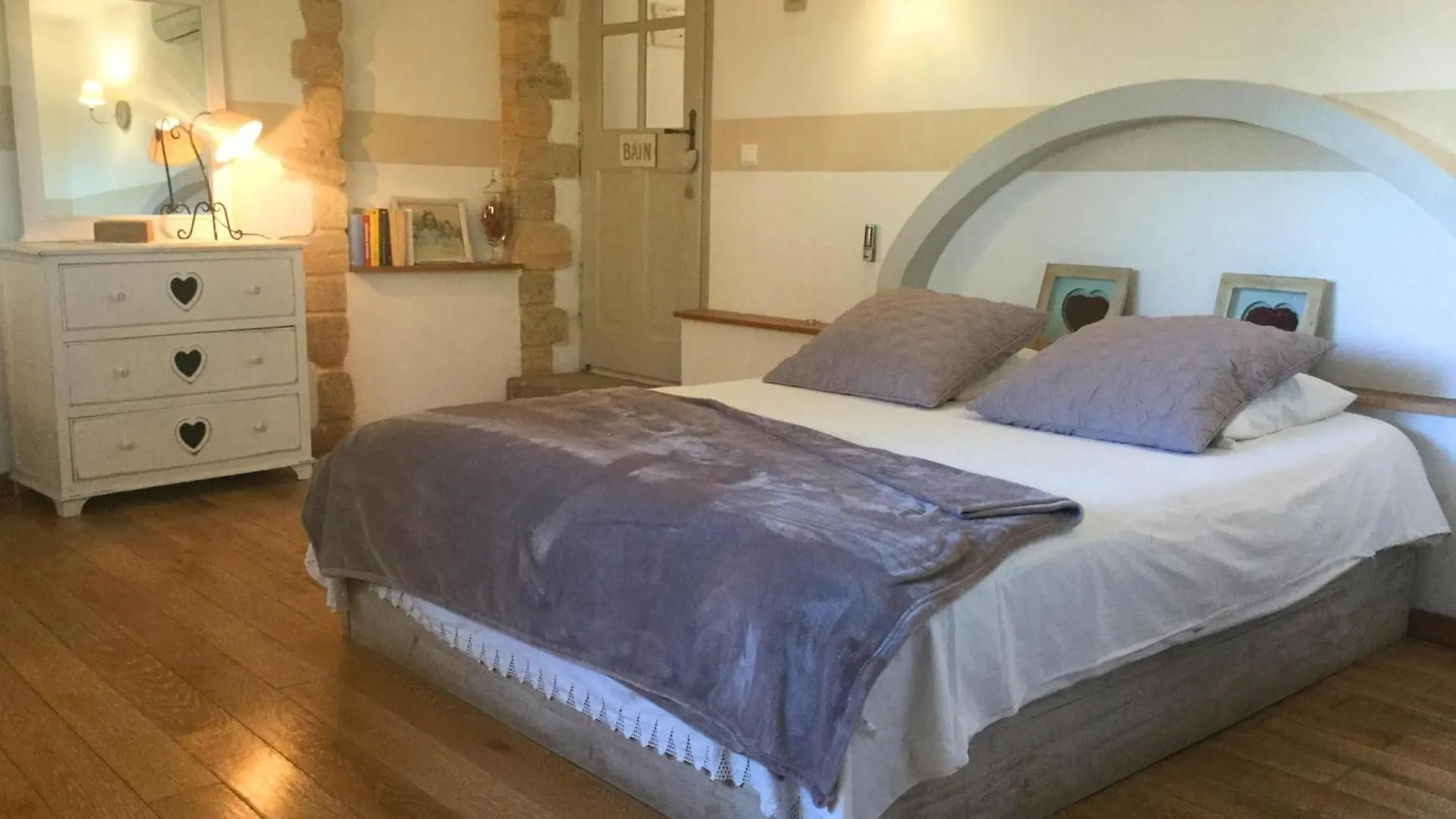 Charming Provencal Mas With Pool By Taillades, Close To Cavaillon In The Luberon, Sleeps 6. Les Taillades 0*,  France