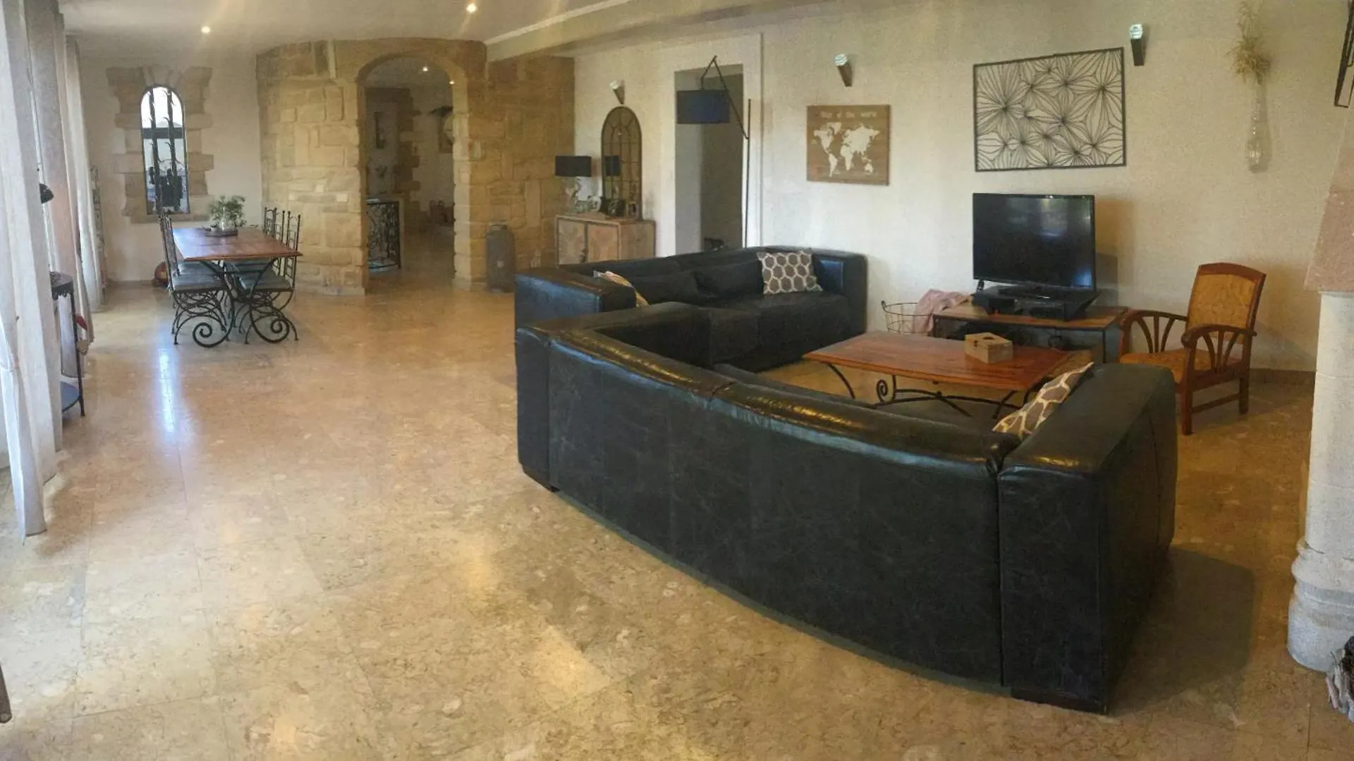 Holiday home Charming Provencal Mas With Pool By Taillades, Close To Cavaillon In The Luberon, Sleeps 6. Les Taillades France