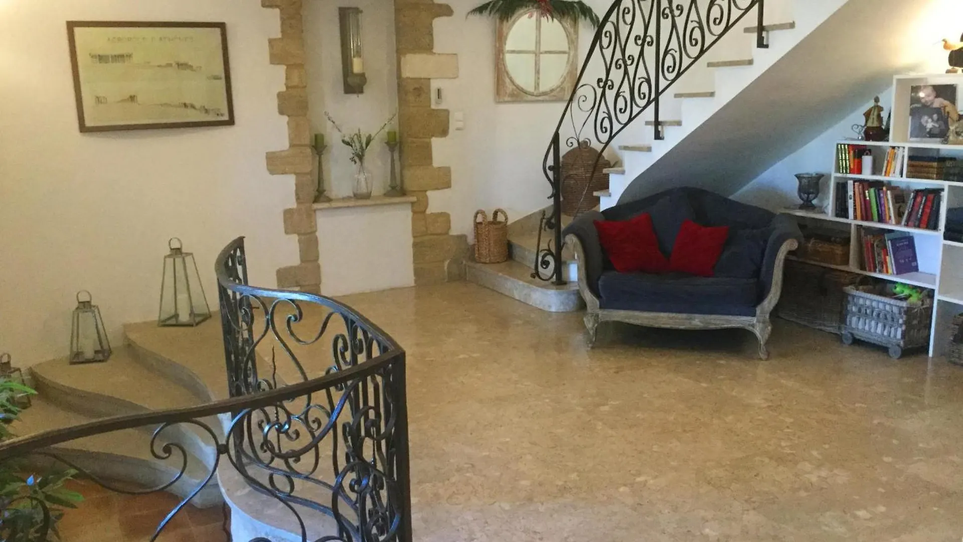 Charming Provencal Mas With Pool By Taillades, Close To Cavaillon In The Luberon, Sleeps 6. Les Taillades 0*,