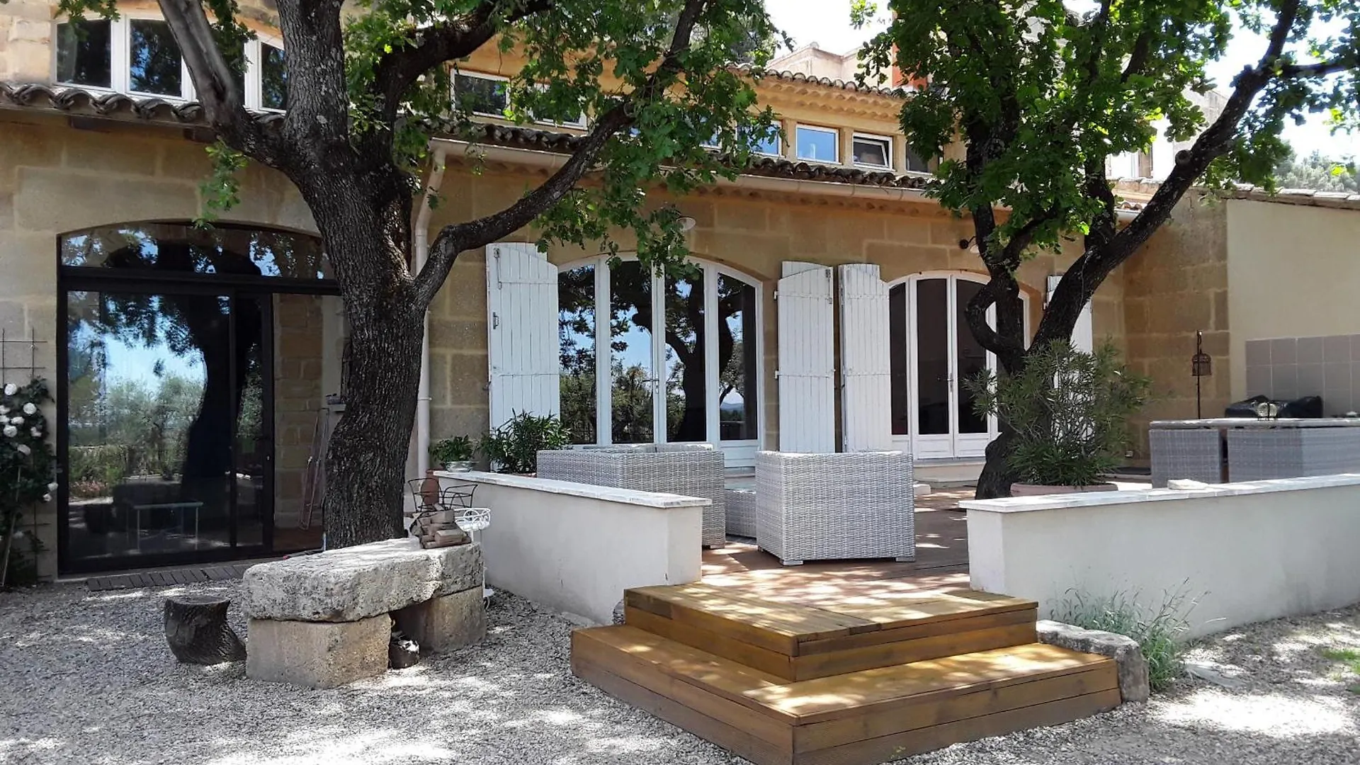 Charming Provencal Mas With Pool By Taillades, Close To Cavaillon In The Luberon, Sleeps 6. Les Taillades 0*,